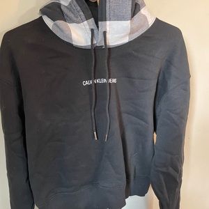 Calvin Klein (L) crop sweatshirt